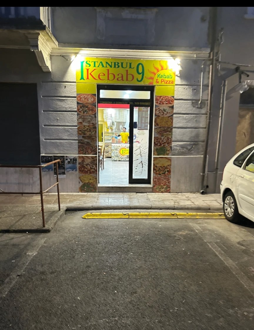 Istanbul Kebab 9 — ingresso in Piazza dell'Unità, Ronchi dei Legionari